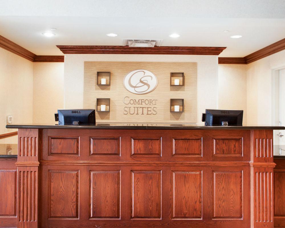 Holiday Inn Express & Suites Milwaukee Nw - Park Place By Ihg מראה חיצוני תמונה