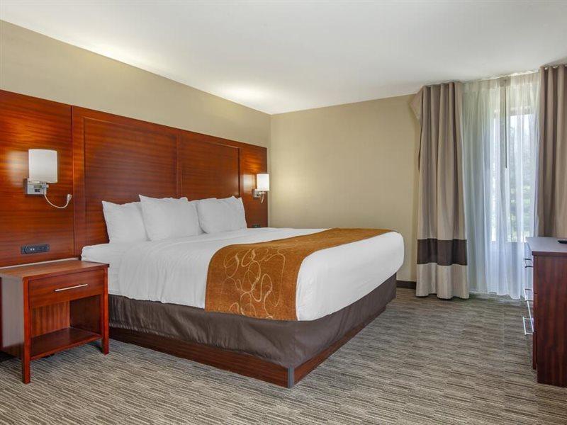 Holiday Inn Express & Suites Milwaukee Nw - Park Place By Ihg מראה חיצוני תמונה