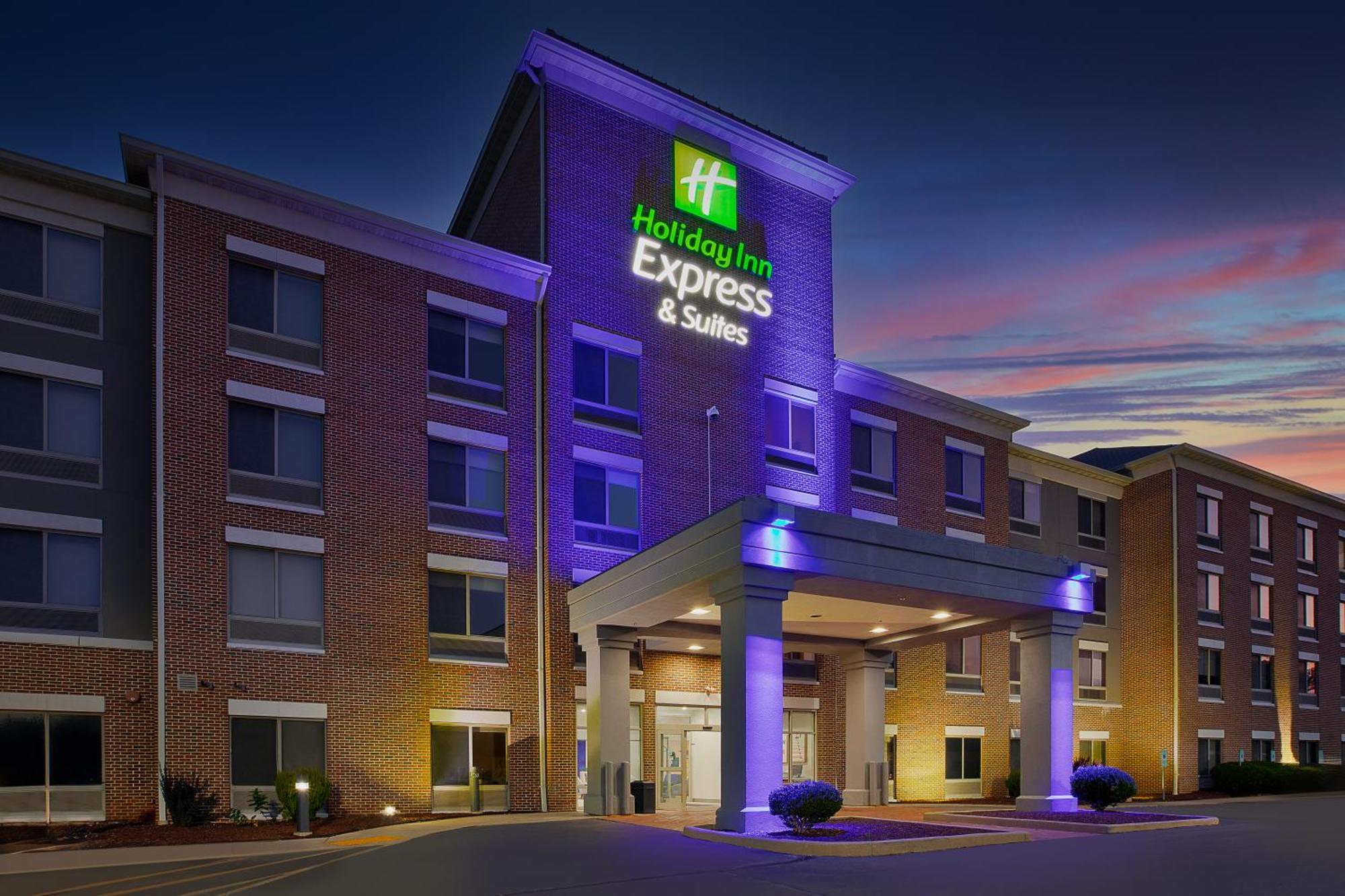 Holiday Inn Express & Suites Milwaukee Nw - Park Place By Ihg מראה חיצוני תמונה