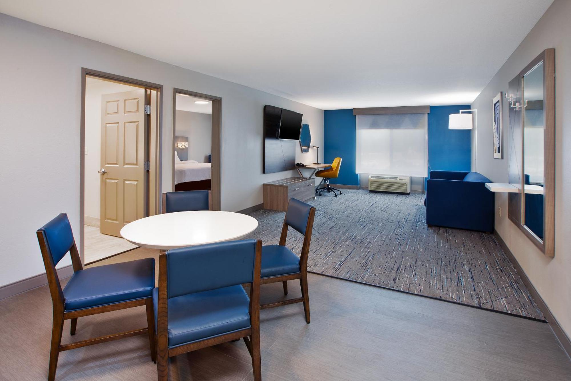 Holiday Inn Express & Suites Milwaukee Nw - Park Place By Ihg מראה חיצוני תמונה