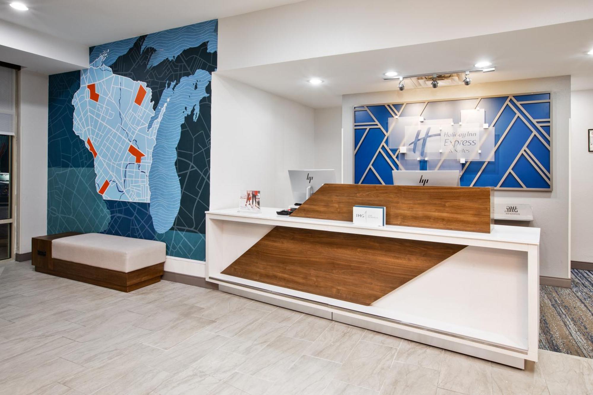 Holiday Inn Express & Suites Milwaukee Nw - Park Place By Ihg מראה חיצוני תמונה