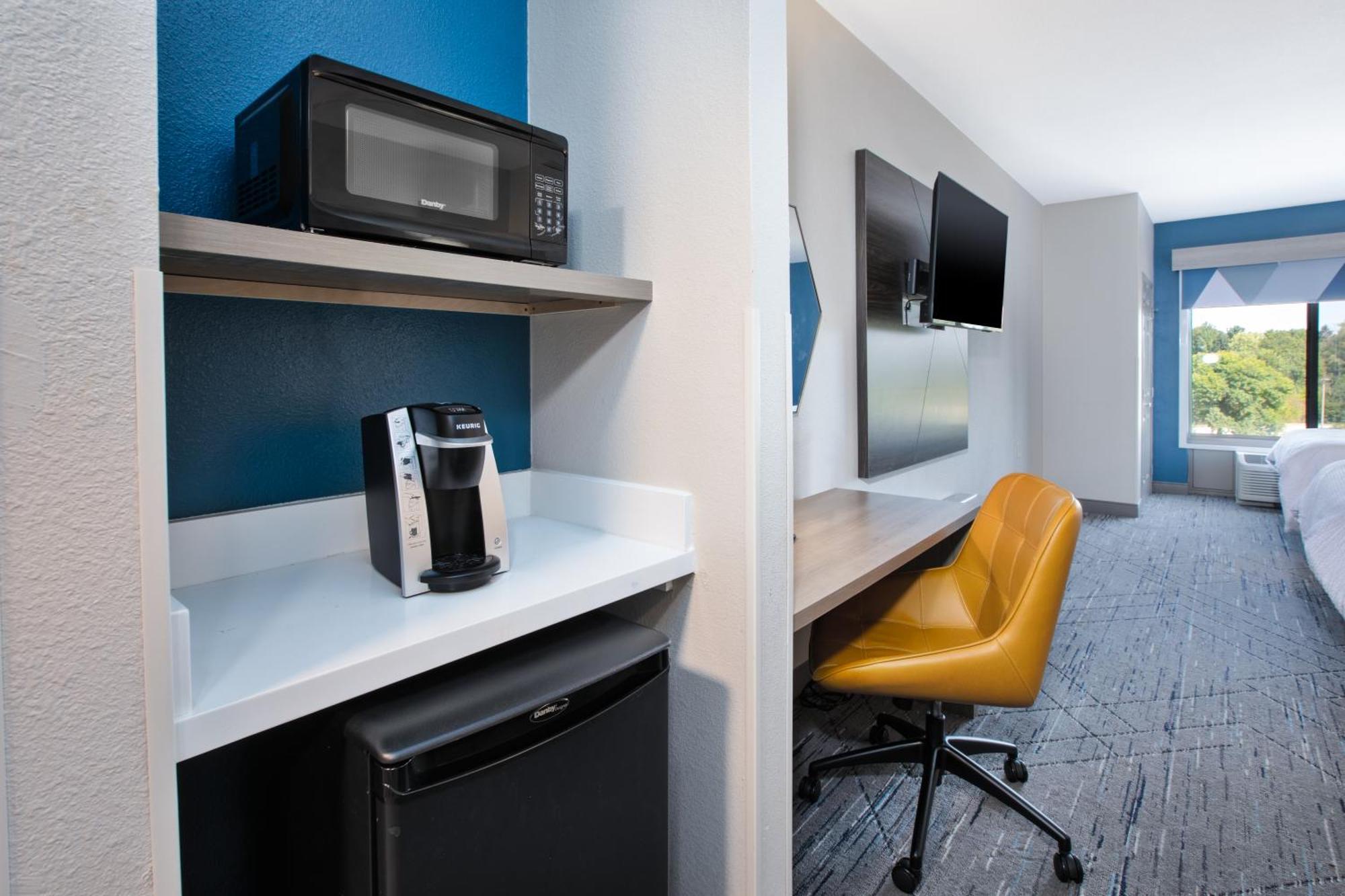 Holiday Inn Express & Suites Milwaukee Nw - Park Place By Ihg מראה חיצוני תמונה