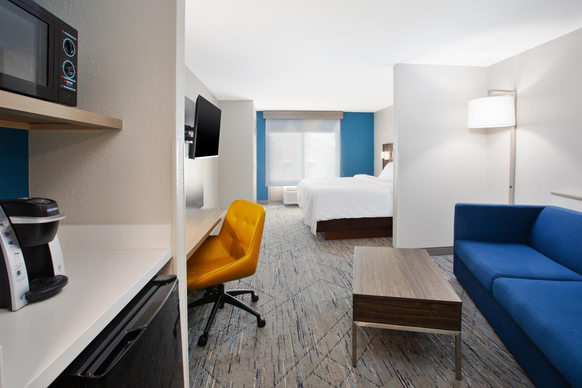 Holiday Inn Express & Suites Milwaukee Nw - Park Place By Ihg מראה חיצוני תמונה