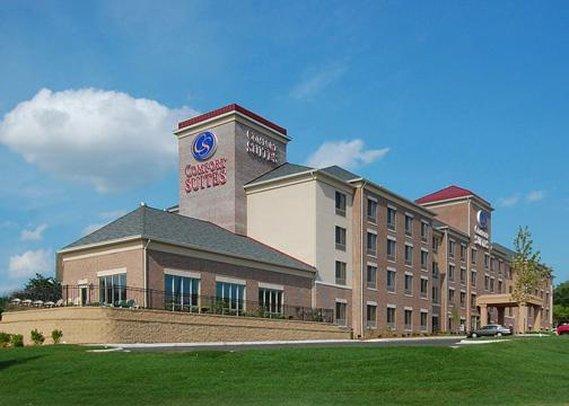 Holiday Inn Express & Suites Milwaukee Nw - Park Place By Ihg מראה חיצוני תמונה