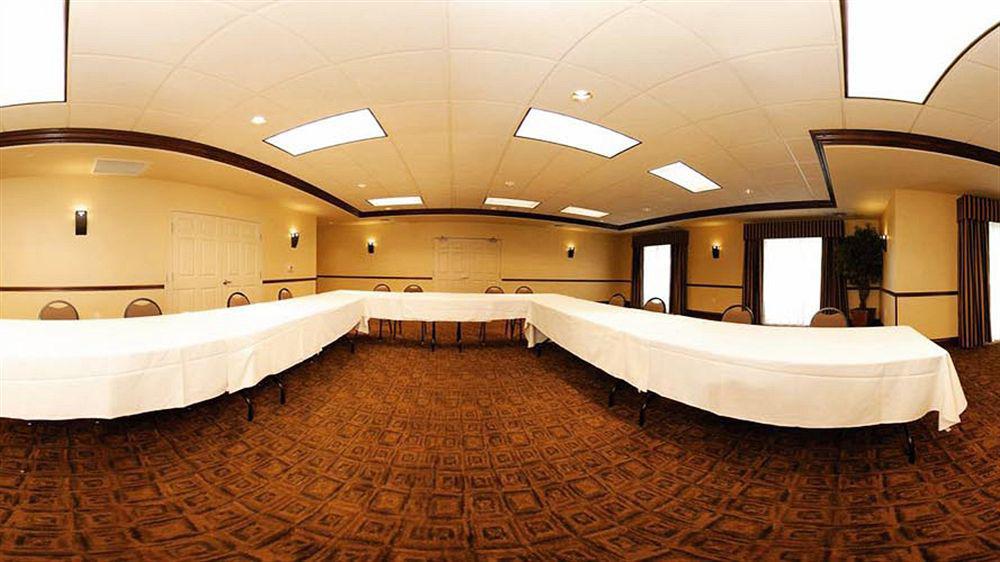 Holiday Inn Express & Suites Milwaukee Nw - Park Place By Ihg מראה חיצוני תמונה